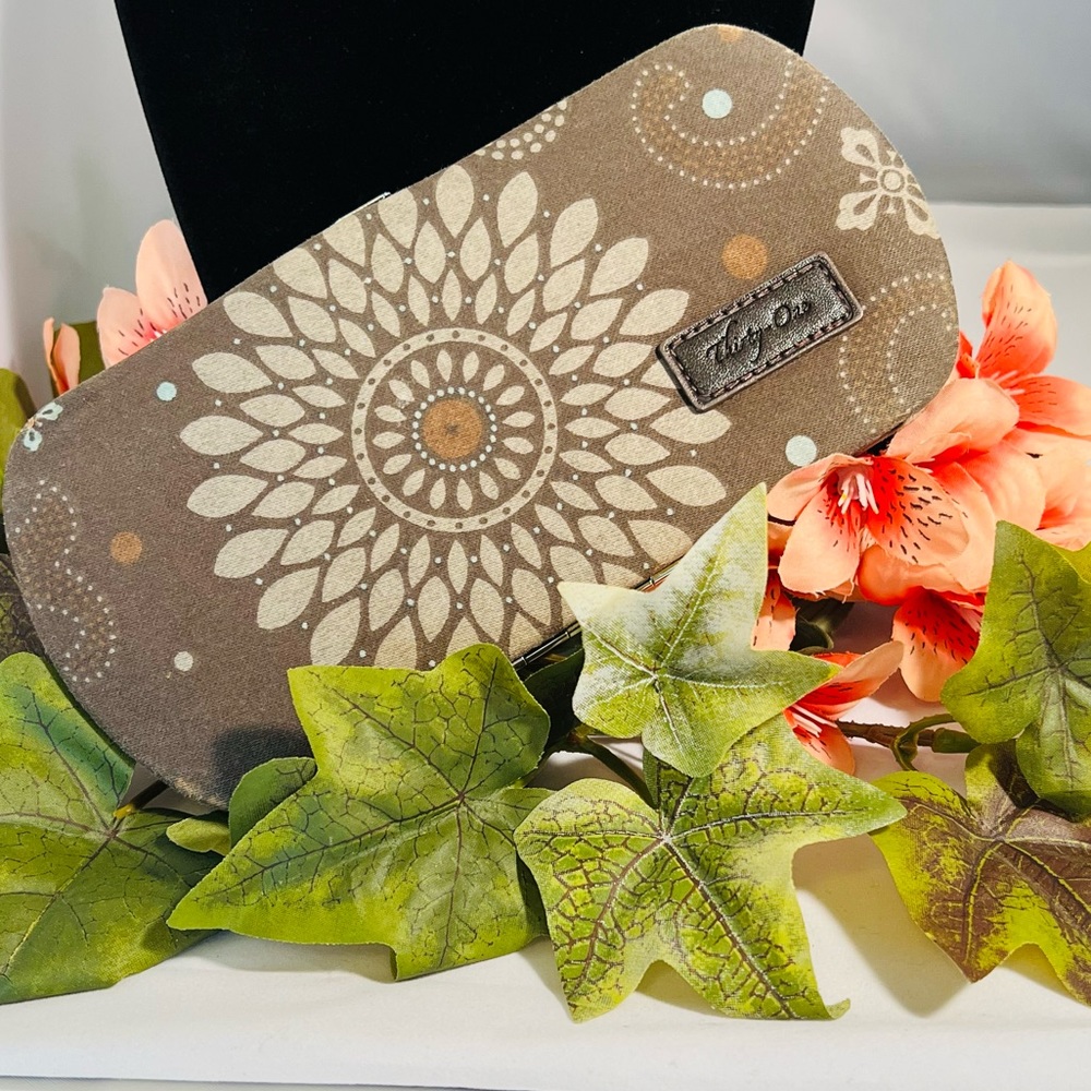 Thirty-One Hard Case Wallet